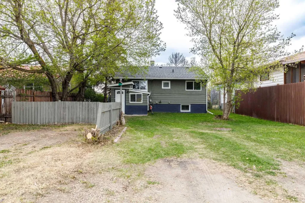 3905 46 Street Red Deer AB T4J1B5