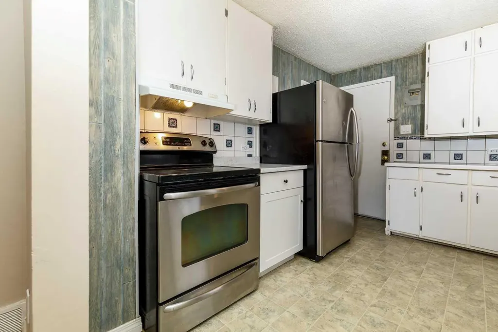 3905 46 Street Red Deer AB T4J1B5