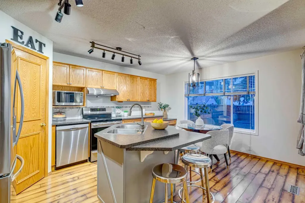 268 Mt Brewster Circle SE Calgary AB t2z3j2
