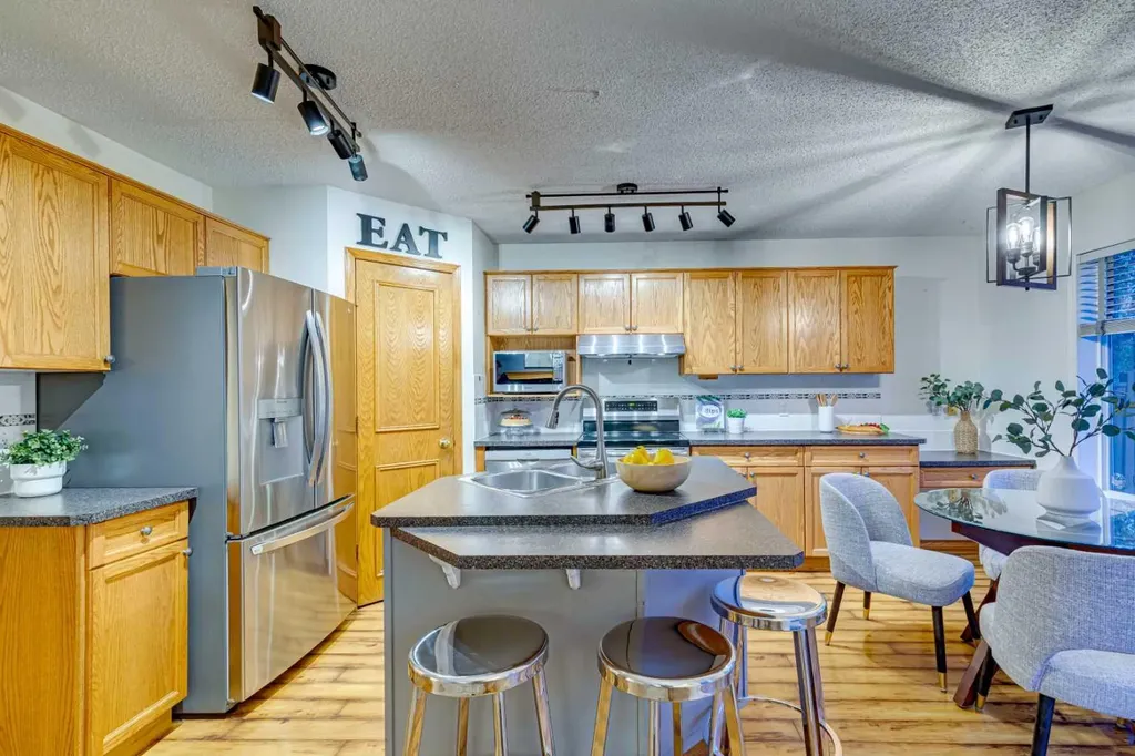 268 Mt Brewster Circle SE Calgary AB t2z3j2