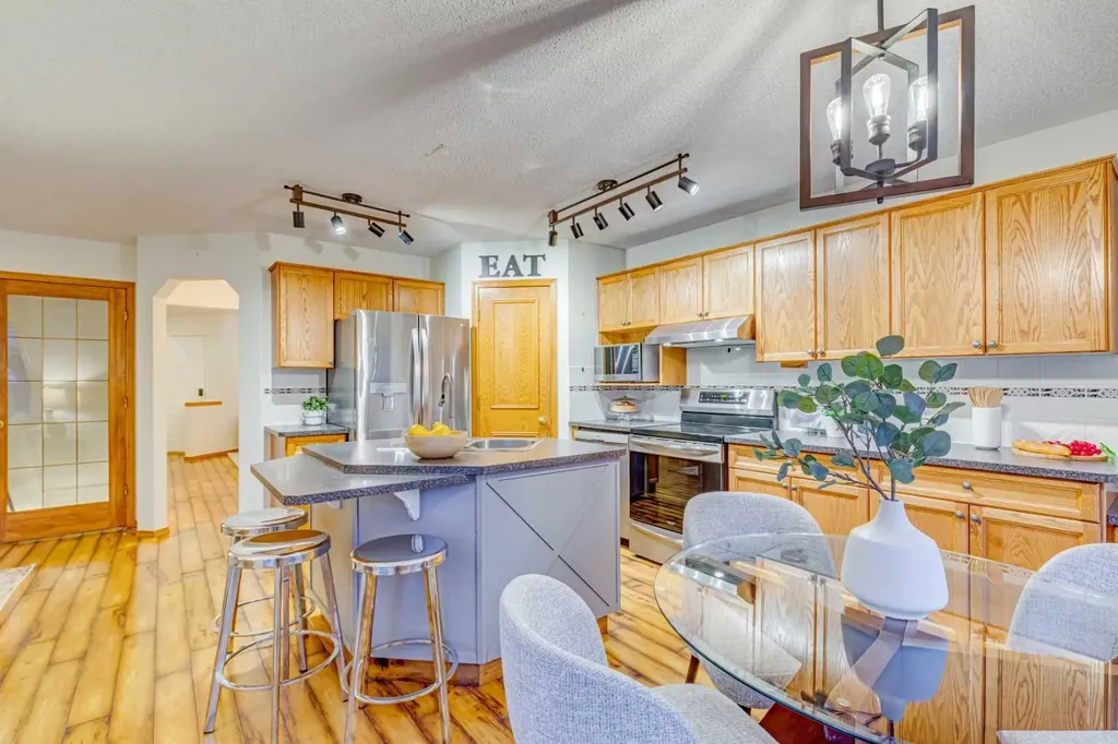 268 Mt Brewster Circle SE Calgary AB t2z3j2