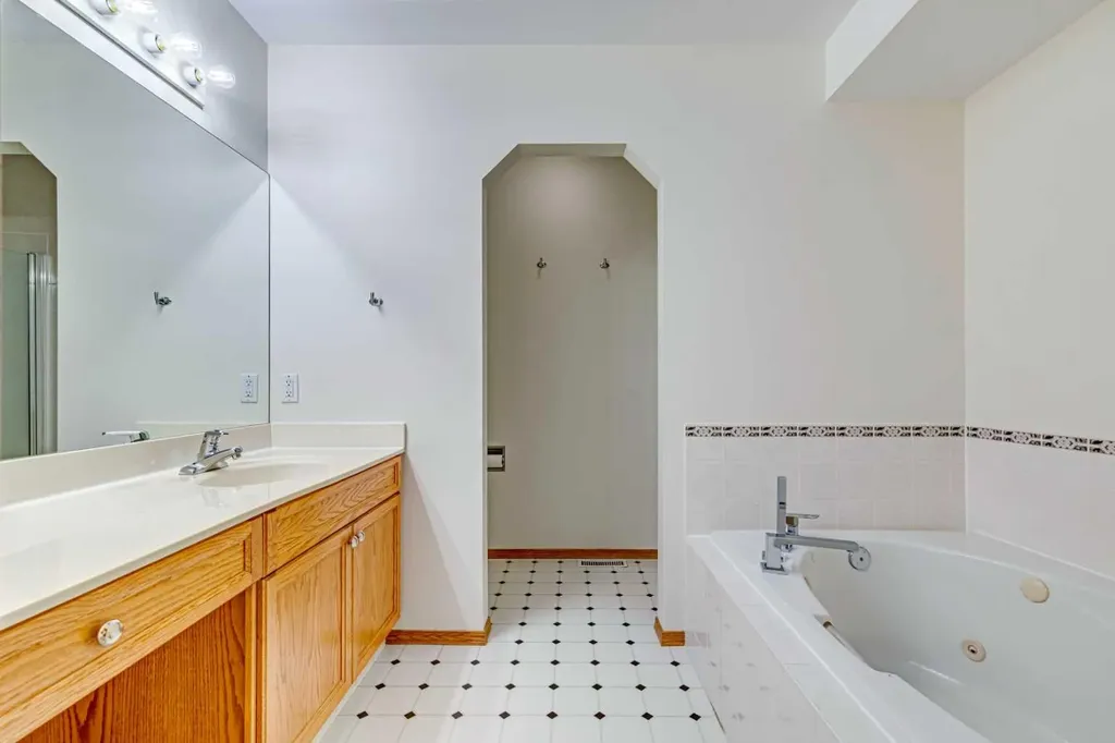 268 Mt Brewster Circle SE Calgary AB t2z3j2