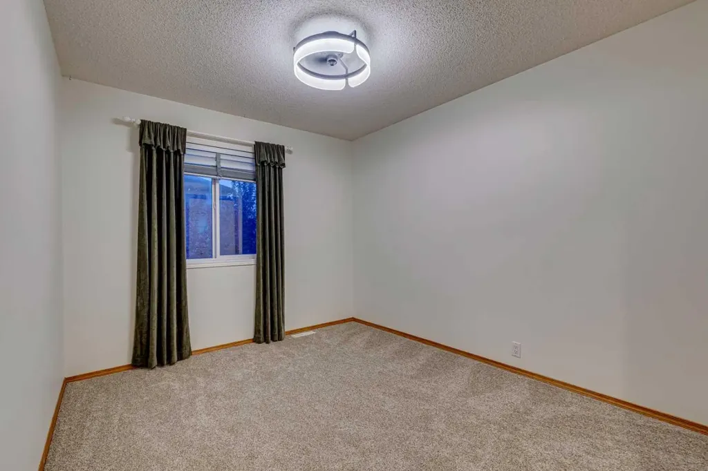 268 Mt Brewster Circle SE Calgary AB t2z3j2