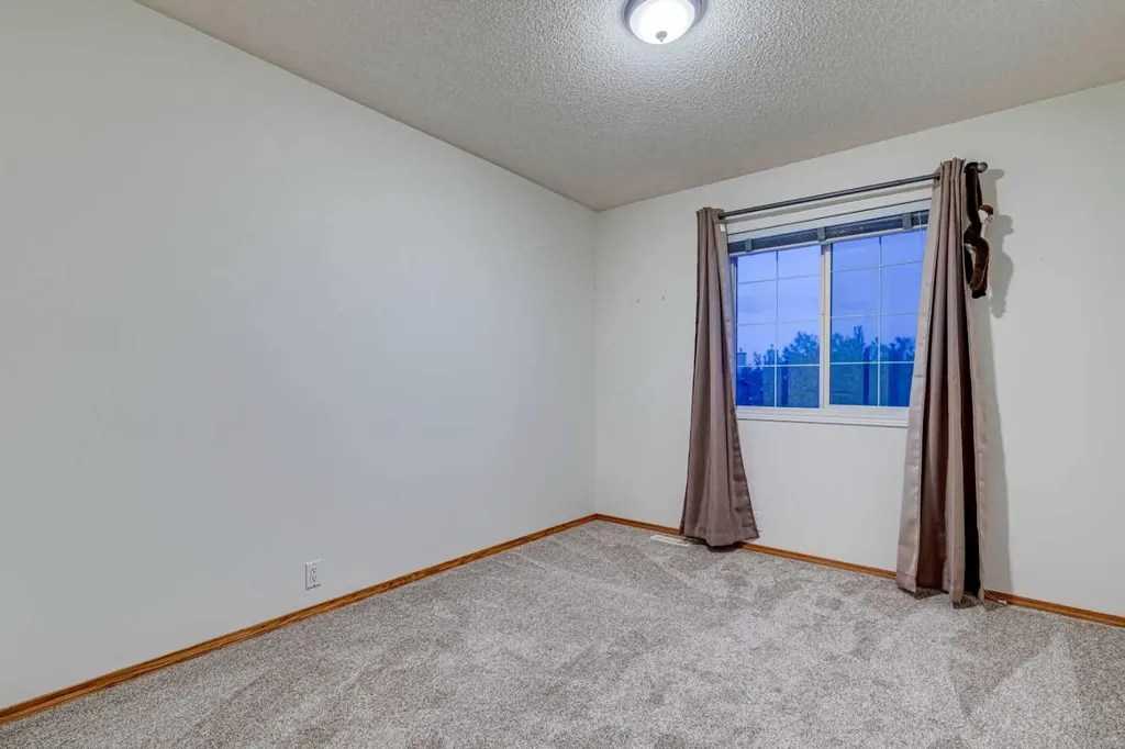 268 Mt Brewster Circle SE Calgary AB t2z3j2