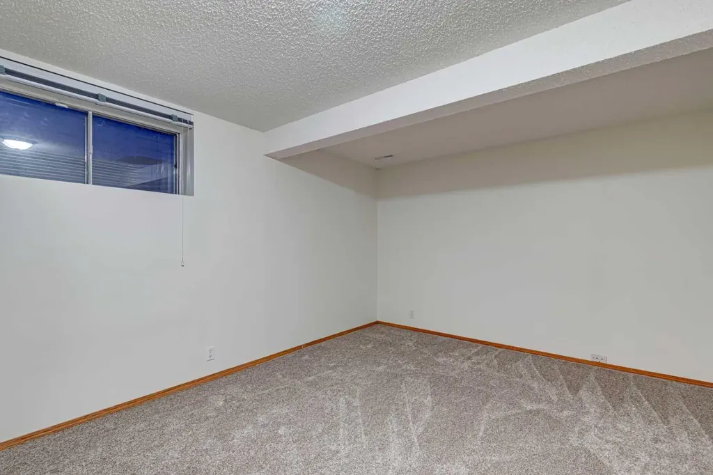 268 Mt Brewster Circle SE Calgary AB t2z3j2