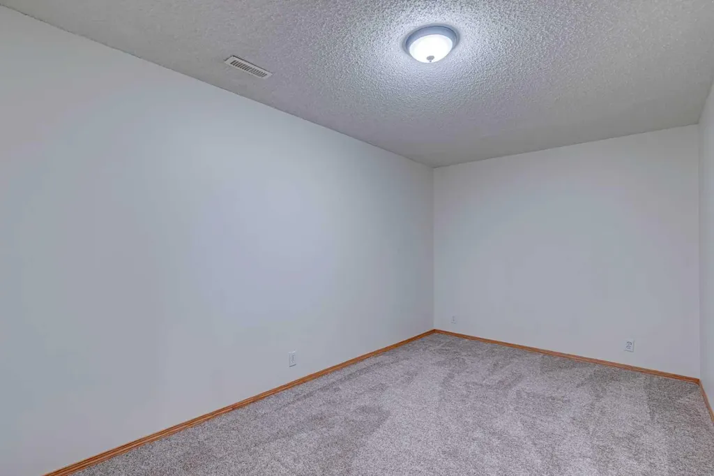 268 Mt Brewster Circle SE Calgary AB t2z3j2