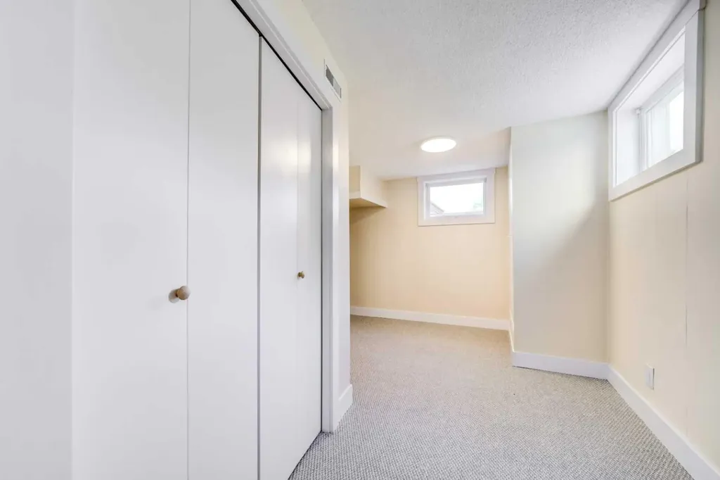 1236 8a Avenue S Lethbridge AB T1J1S5