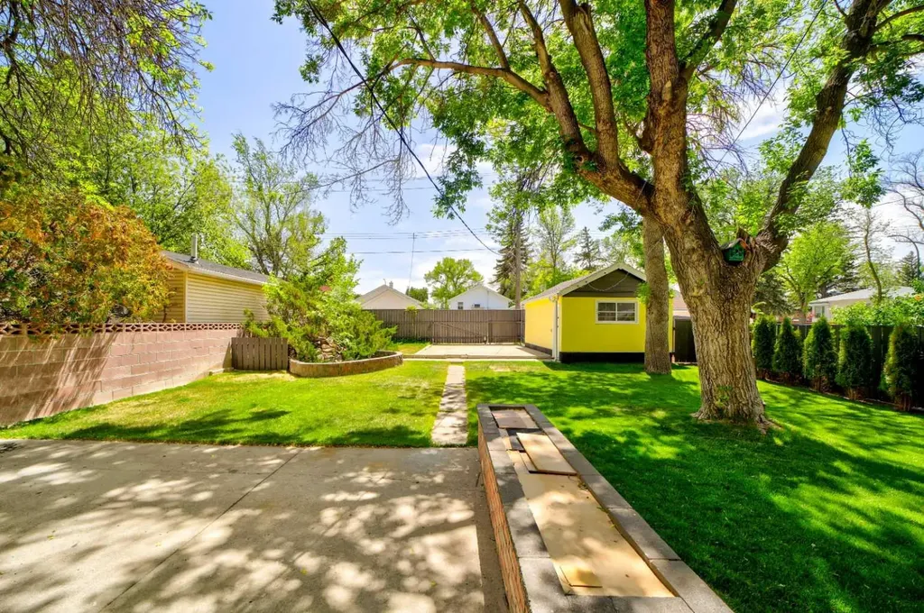 1236 8a Avenue S Lethbridge AB T1J1S5