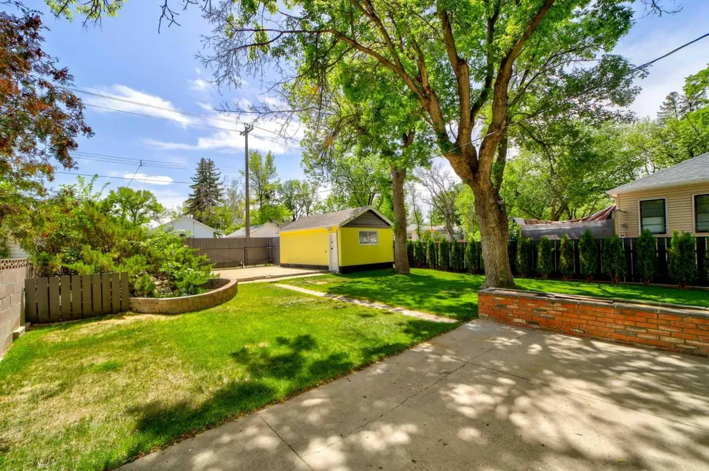 1236 8a Avenue S Lethbridge AB T1J1S5