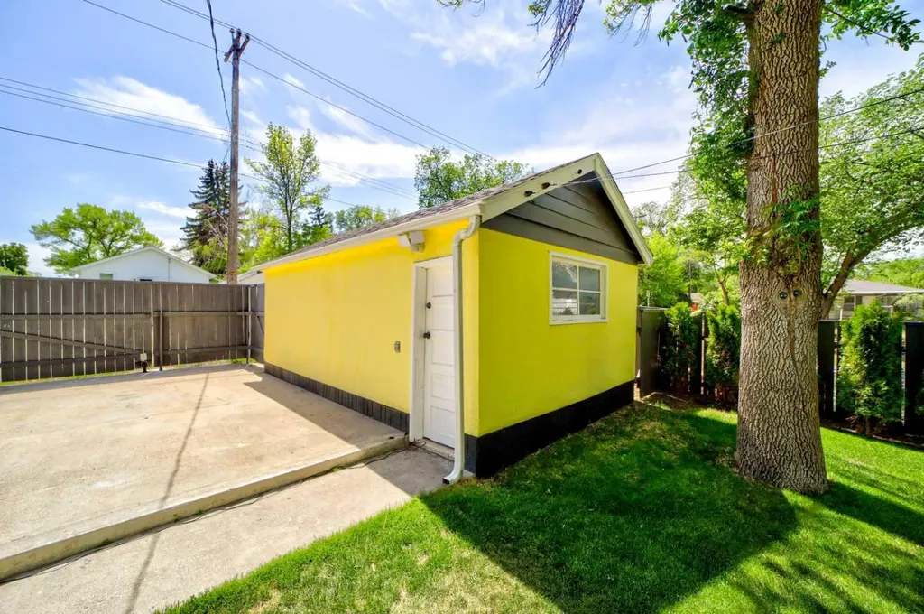 1236 8a Avenue S Lethbridge AB T1J1S5