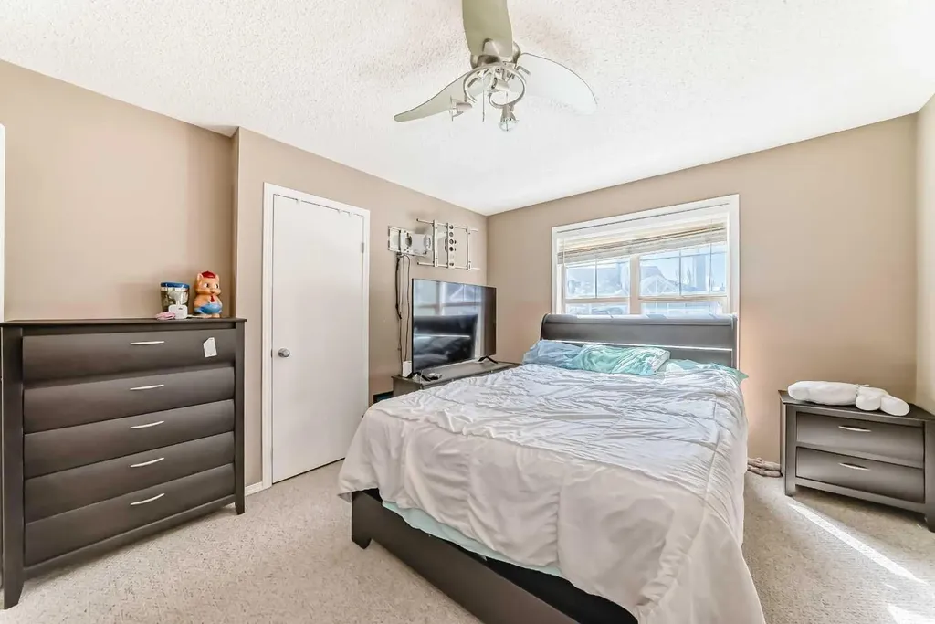 80 Elgin Gardens SE Calgary AB T2Z 4T4