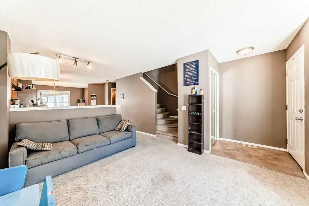 80 Elgin Gardens SE Calgary AB T2Z 4T4