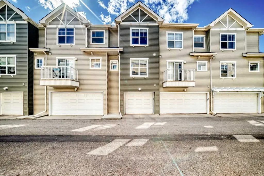 80 Elgin Gardens SE Calgary AB T2Z 4T4