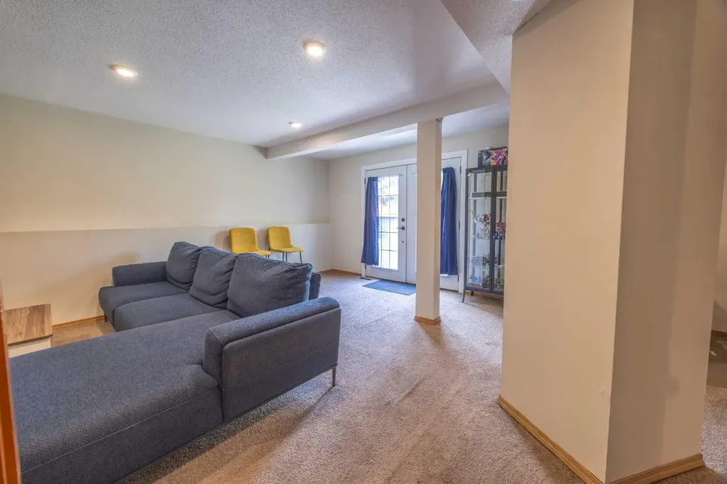6716 Ranchview Drive NW Calgary AB T3G 1L1