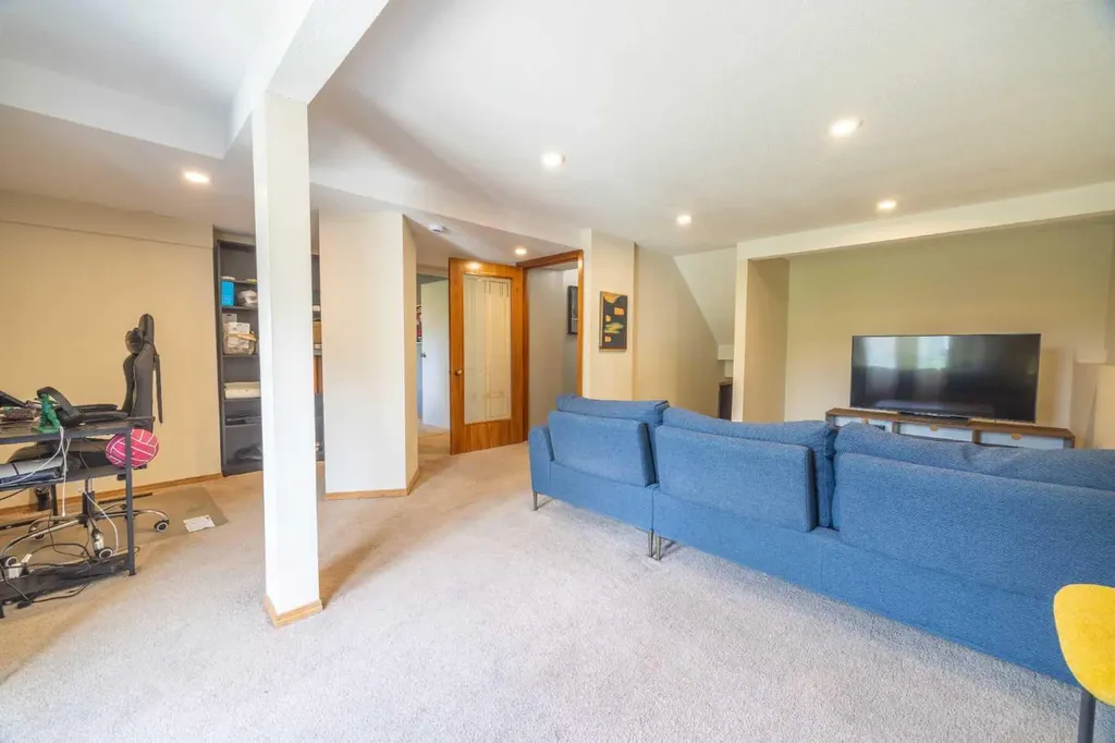 6716 Ranchview Drive NW Calgary AB T3G 1L1