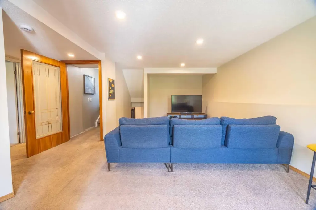 6716 Ranchview Drive NW Calgary AB T3G 1L1