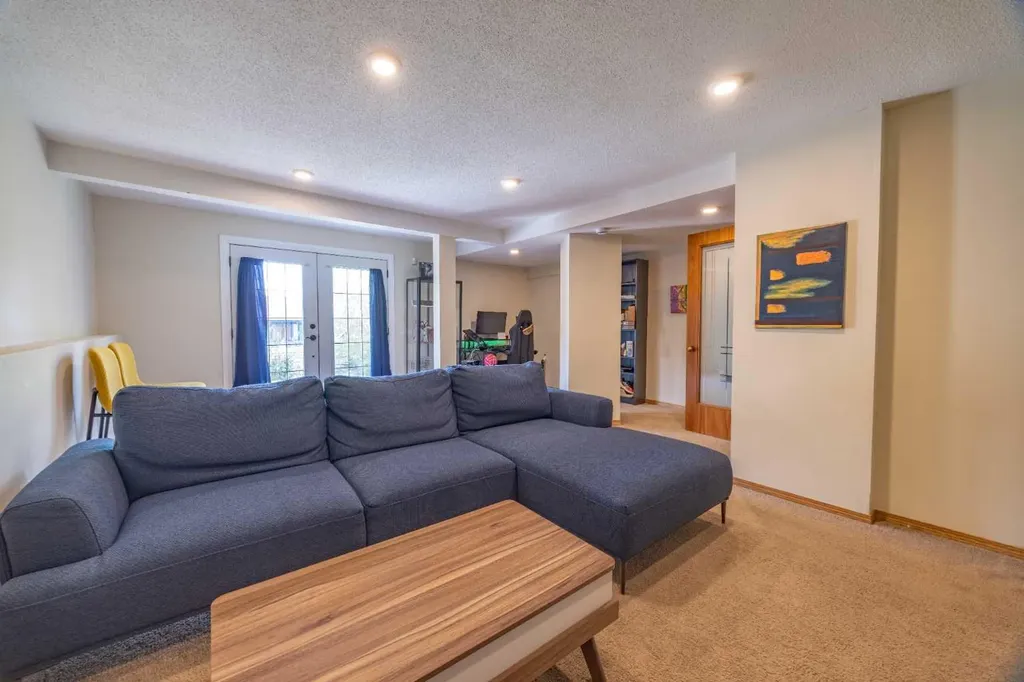 6716 Ranchview Drive NW Calgary AB T3G 1L1