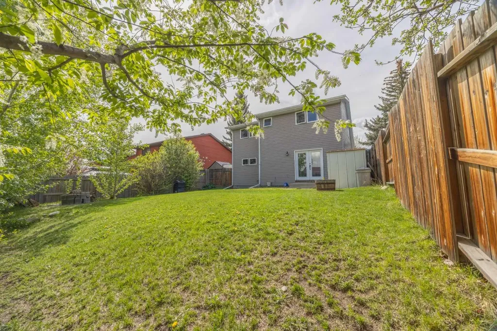 6716 Ranchview Drive NW Calgary AB T3G 1L1