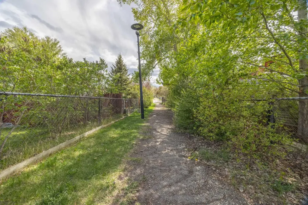 6716 Ranchview Drive NW Calgary AB T3G 1L1