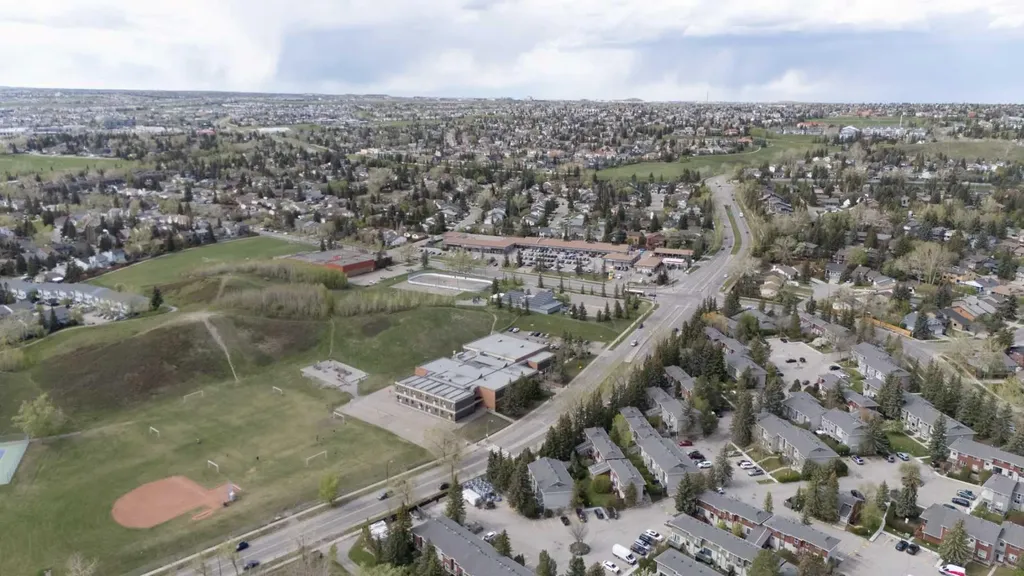 6716 Ranchview Drive NW Calgary AB T3G 1L1