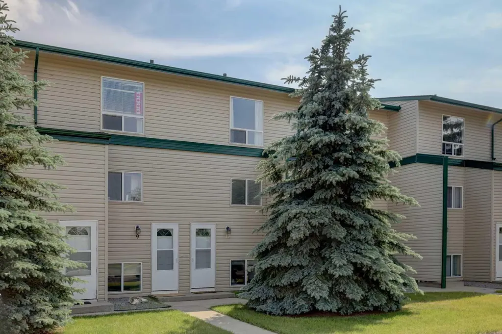 707 Westmount Drive Strathmore AB T1P 1A9