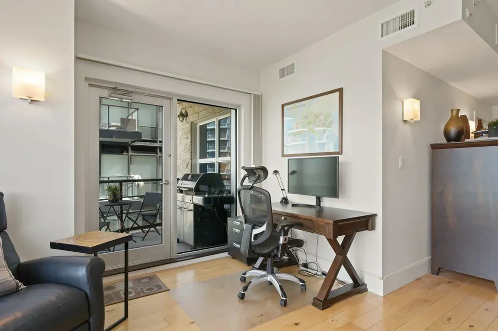 110 7 Street SW Calgary AB T2P 5M9