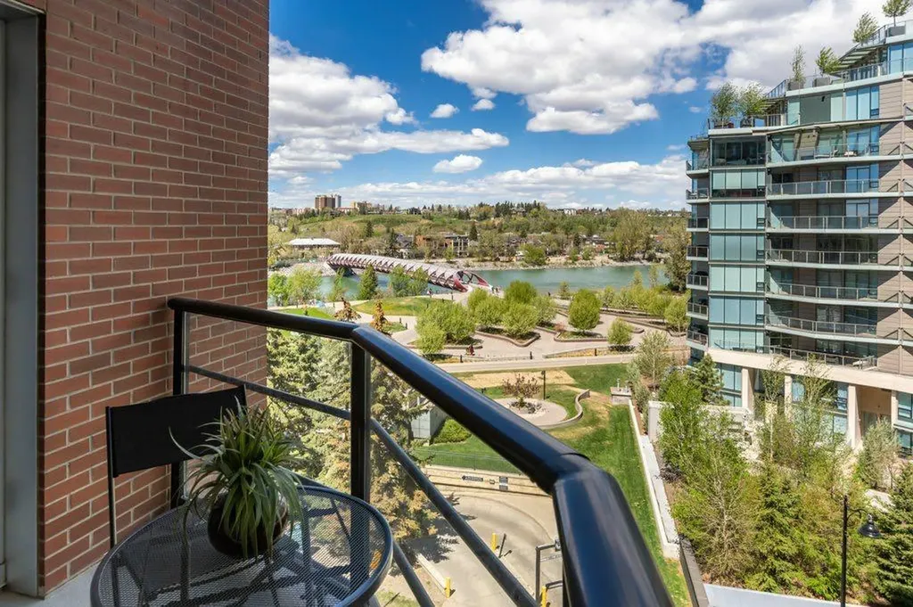 110 7 Street SW Calgary AB T2P 5M9