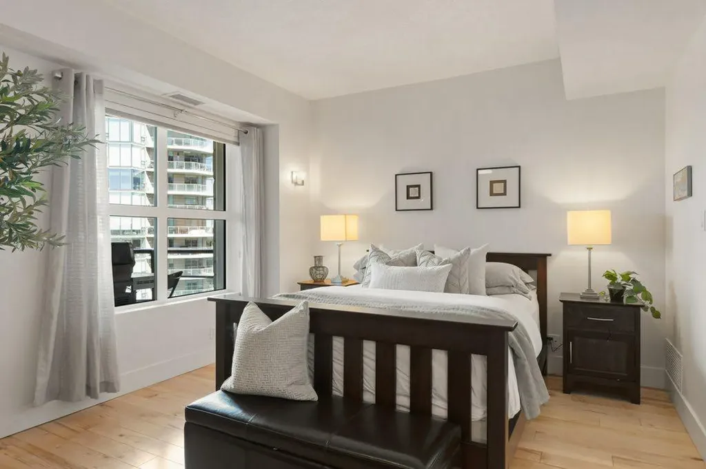 110 7 Street SW Calgary AB T2P 5M9