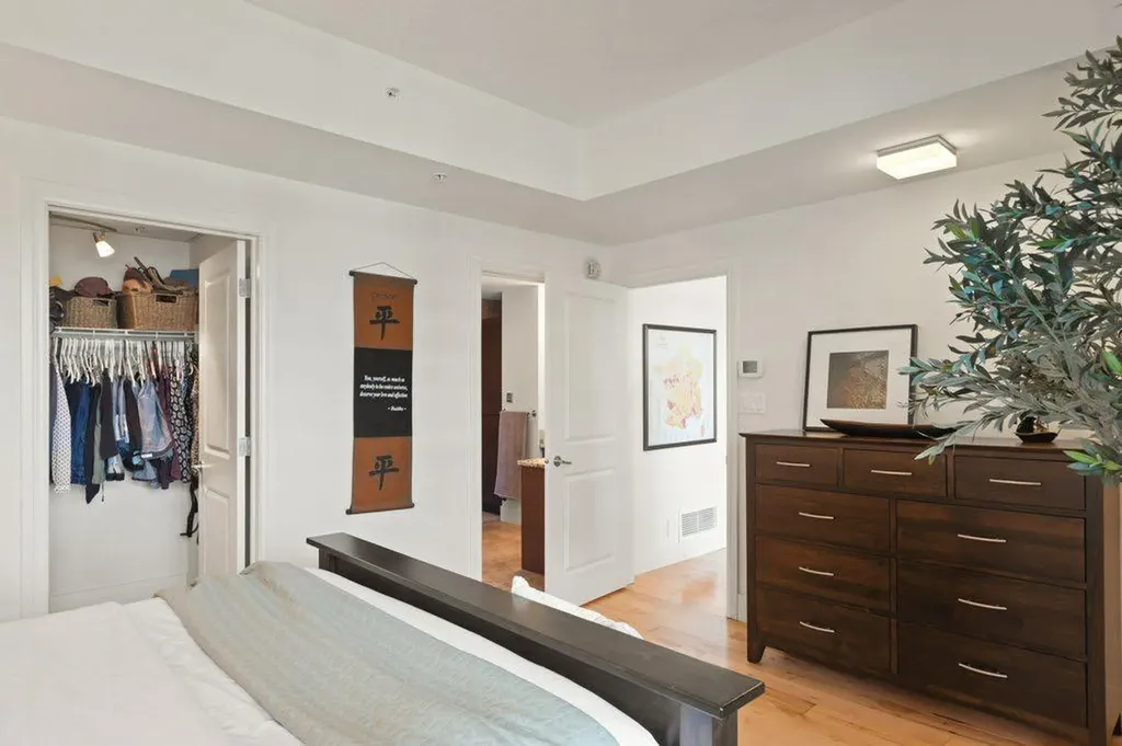 110 7 Street SW Calgary AB T2P 5M9
