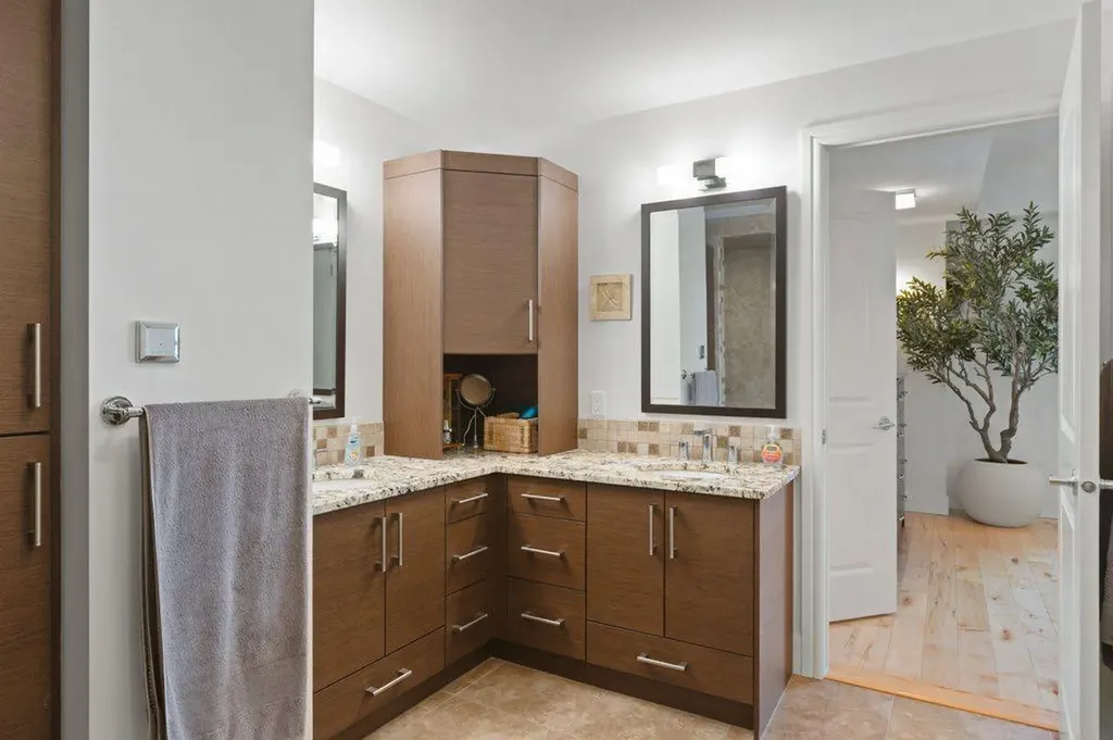 110 7 Street SW Calgary AB T2P 5M9