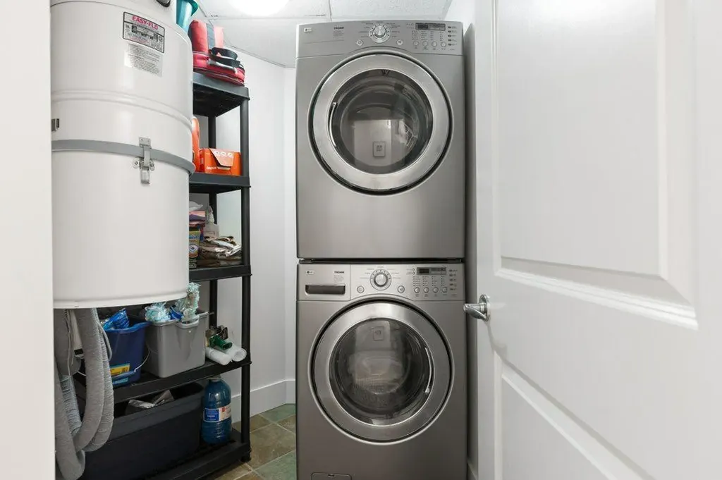 110 7 Street SW Calgary AB T2P 5M9