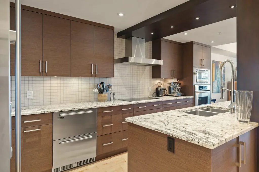 110 7 Street SW Calgary AB T2P 5M9