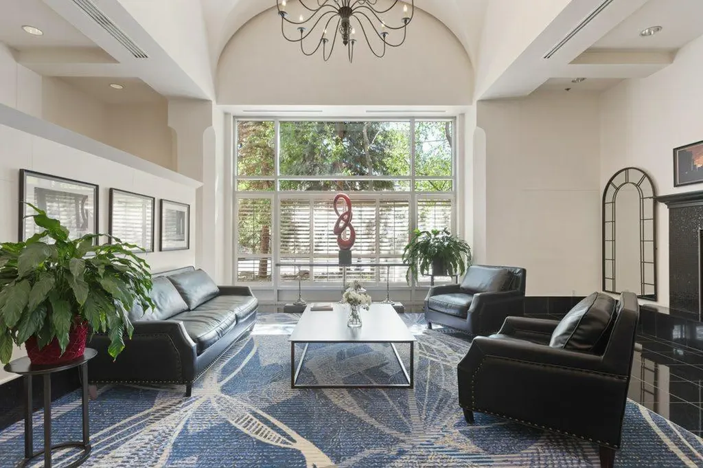 110 7 Street SW Calgary AB T2P 5M9