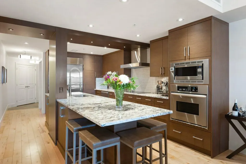 110 7 Street SW Calgary AB T2P 5M9