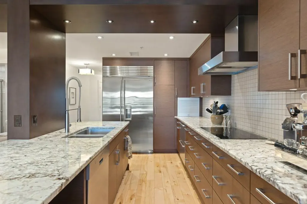 110 7 Street SW Calgary AB T2P 5M9