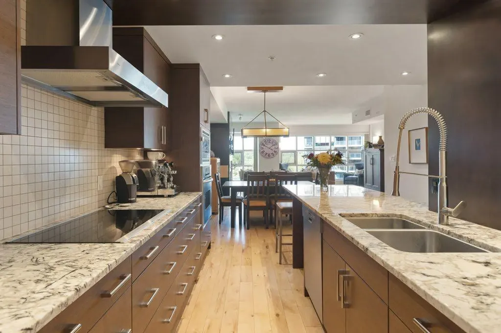 110 7 Street SW Calgary AB T2P 5M9