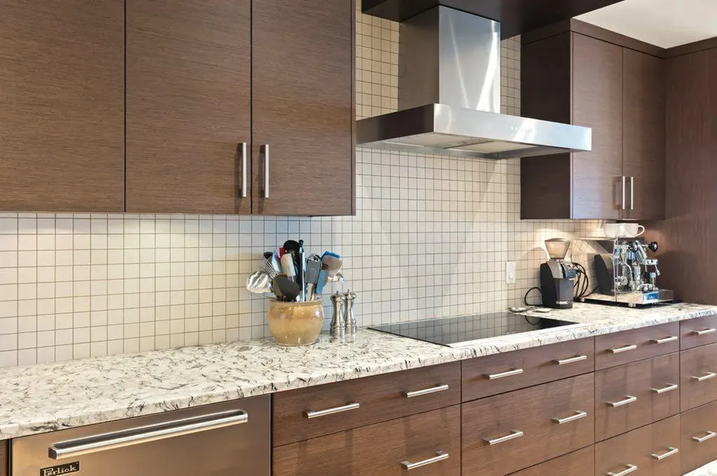 110 7 Street SW Calgary AB T2P 5M9