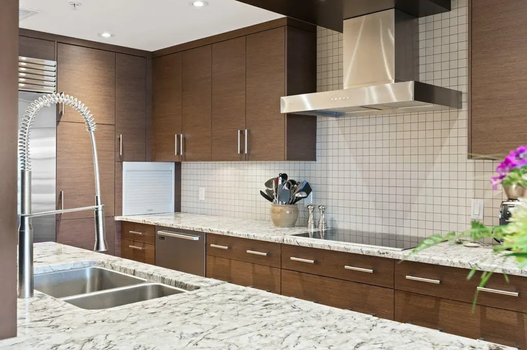 110 7 Street SW Calgary AB T2P 5M9