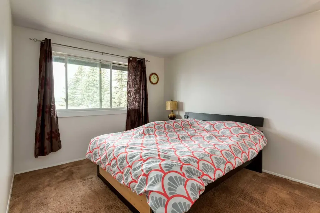 5019 46 Avenue SW Calgary AB T3E 6R1