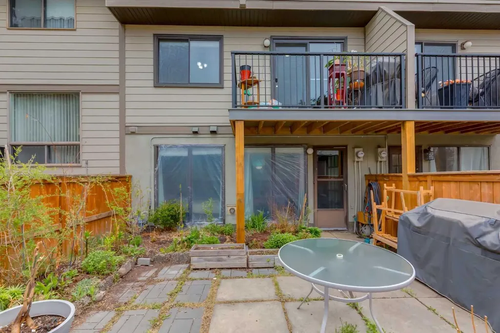 5019 46 Avenue SW Calgary AB T3E 6R1