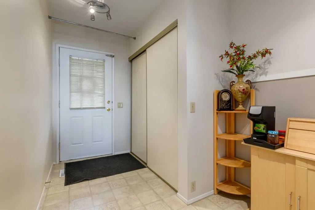 5019 46 Avenue SW Calgary AB T3E 6R1