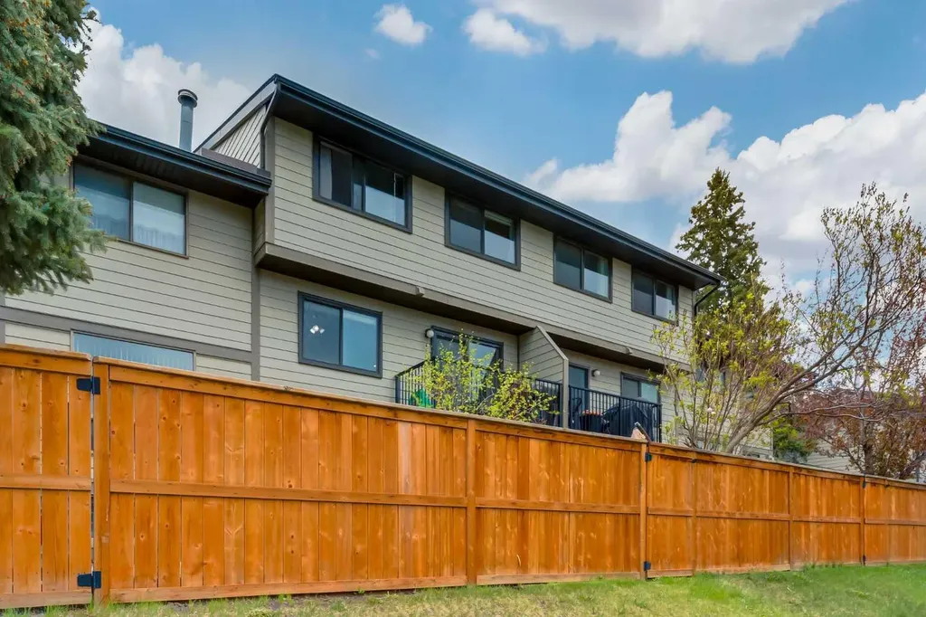 5019 46 Avenue SW Calgary AB T3E 6R1