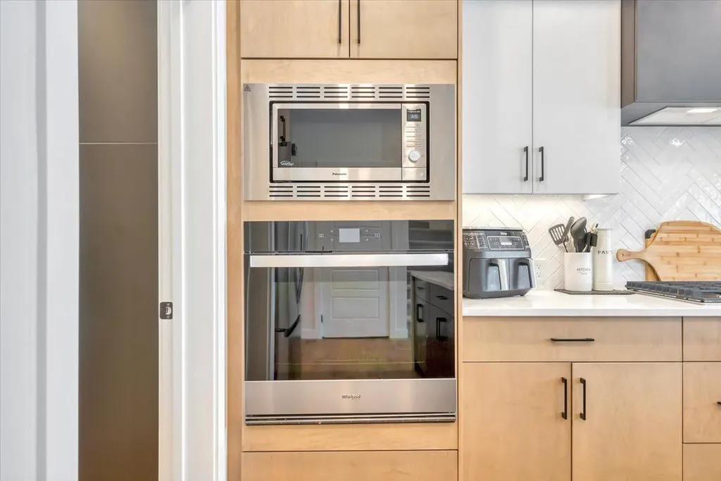 77 Versant Point SW Calgary AB T2Z 0Z5
