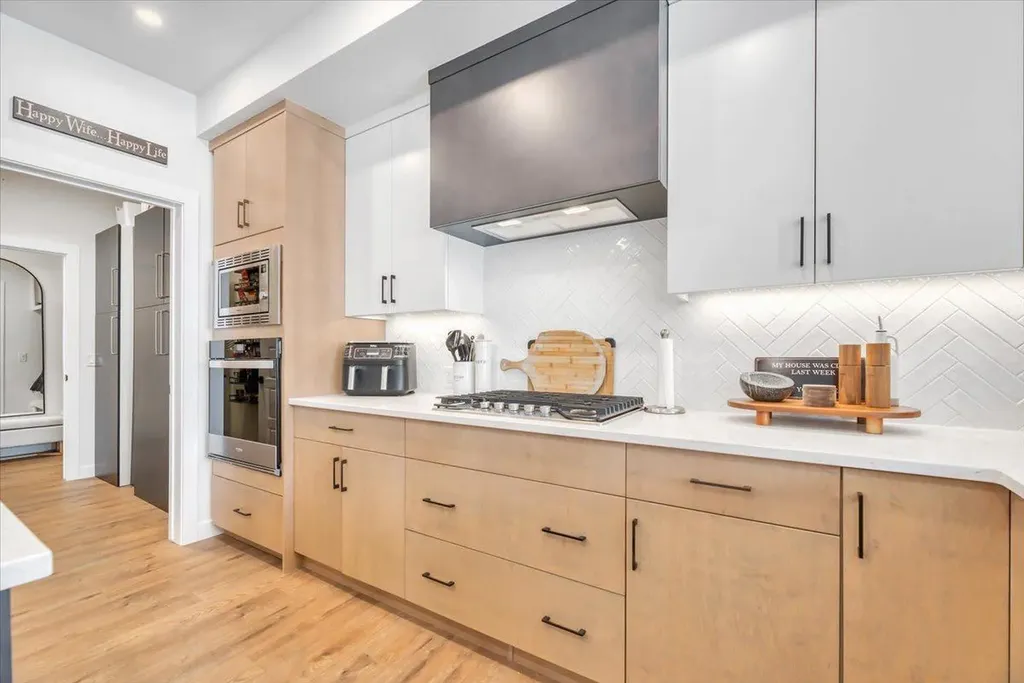 77 Versant Point SW Calgary AB T2Z 0Z5