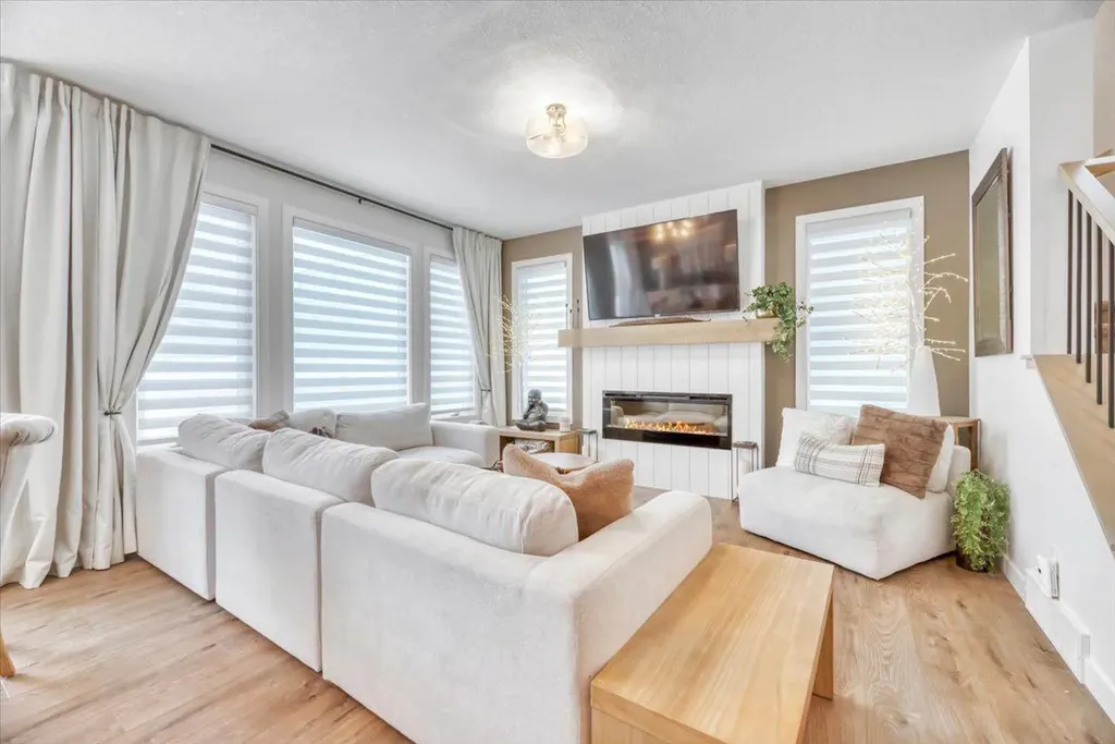 77 Versant Point SW Calgary AB T2Z 0Z5