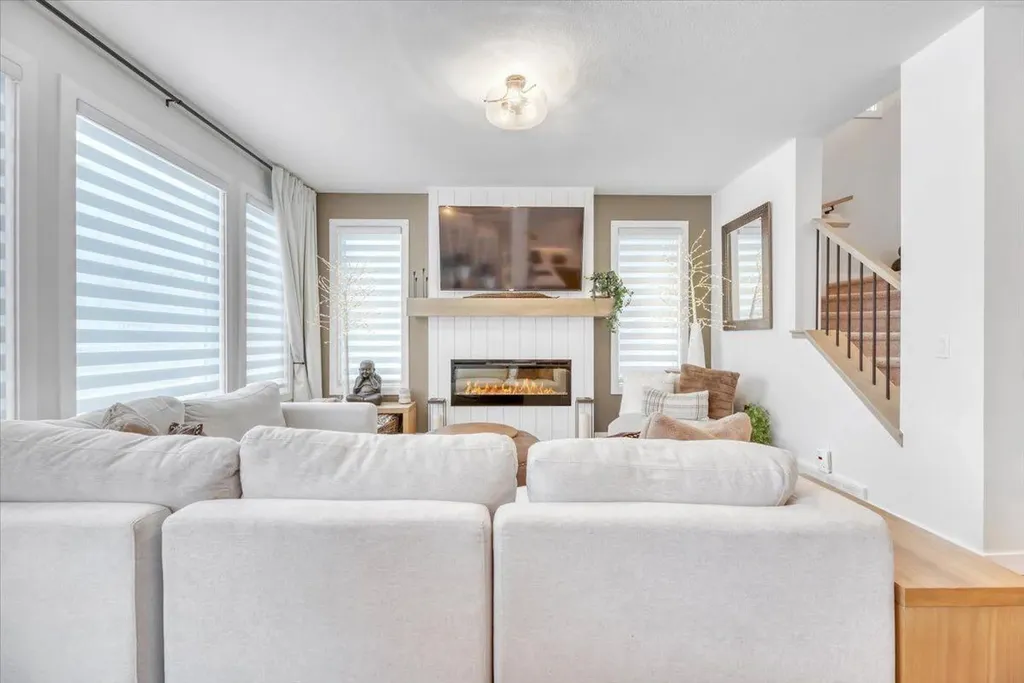 77 Versant Point SW Calgary AB T2Z 0Z5