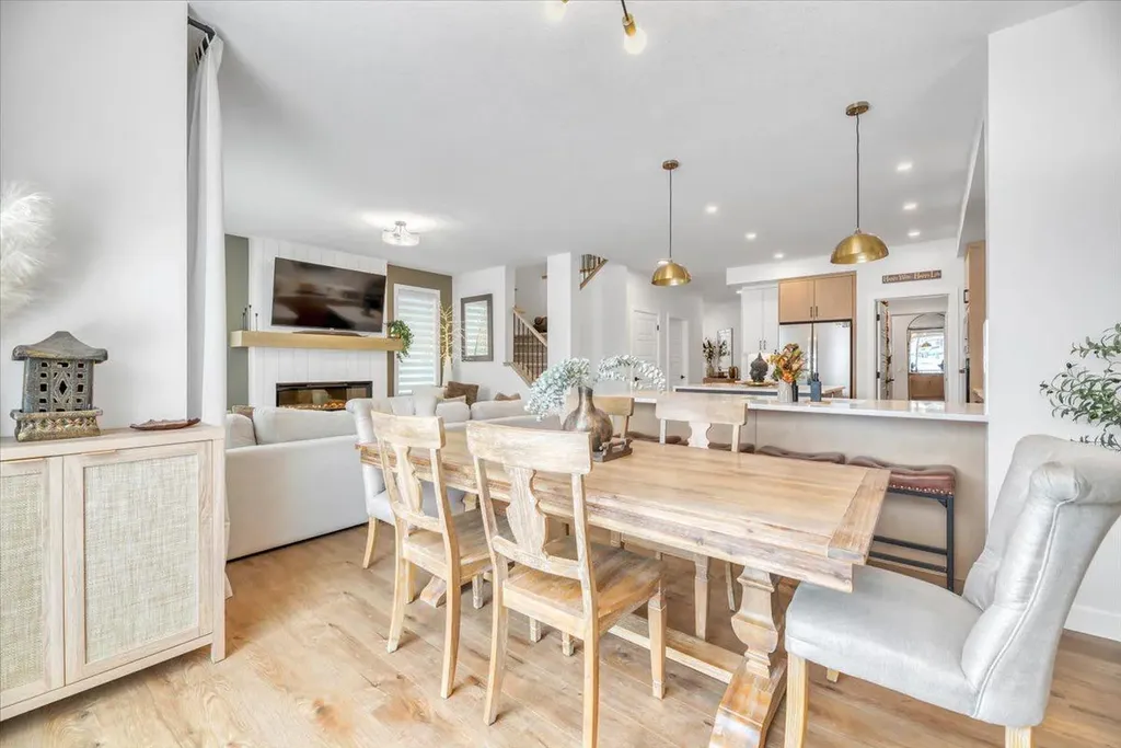 77 Versant Point SW Calgary AB T2Z 0Z5
