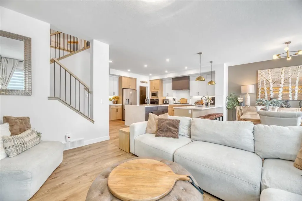 77 Versant Point SW Calgary AB T2Z 0Z5