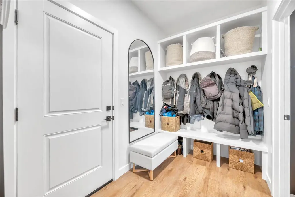77 Versant Point SW Calgary AB T2Z 0Z5