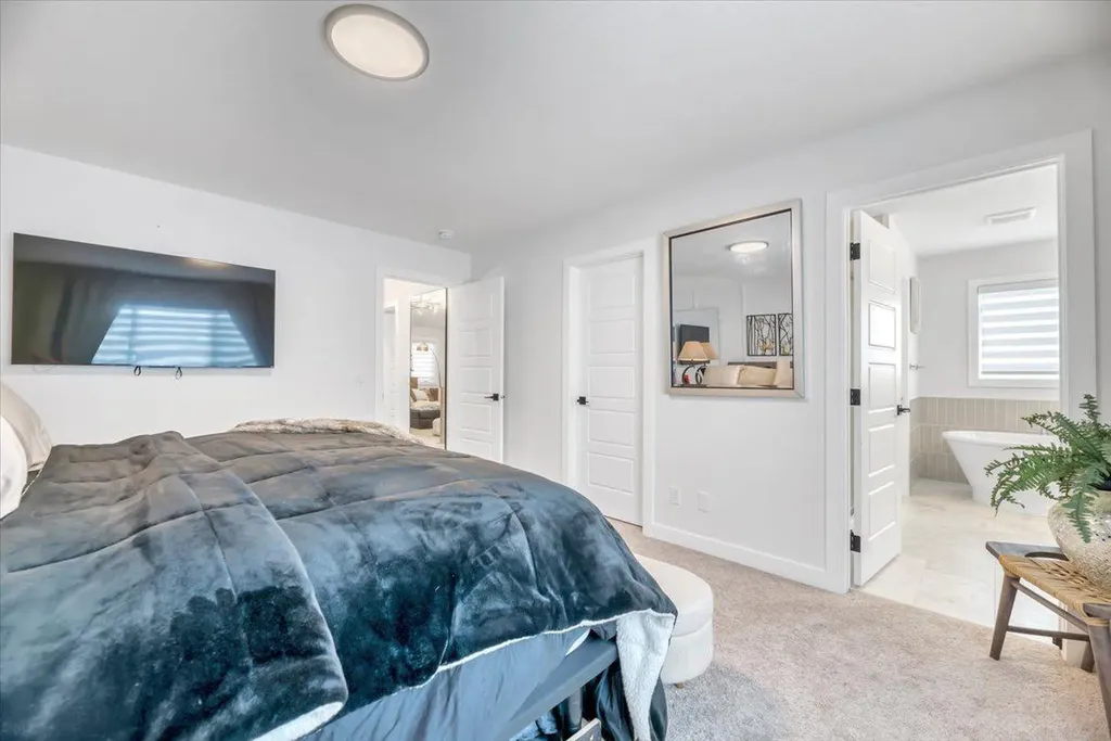 77 Versant Point SW Calgary AB T2Z 0Z5